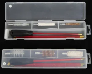 Rensesæt cal. .22 Tredelt PVC coated stål rensestok med 3 børster, i plastboks.