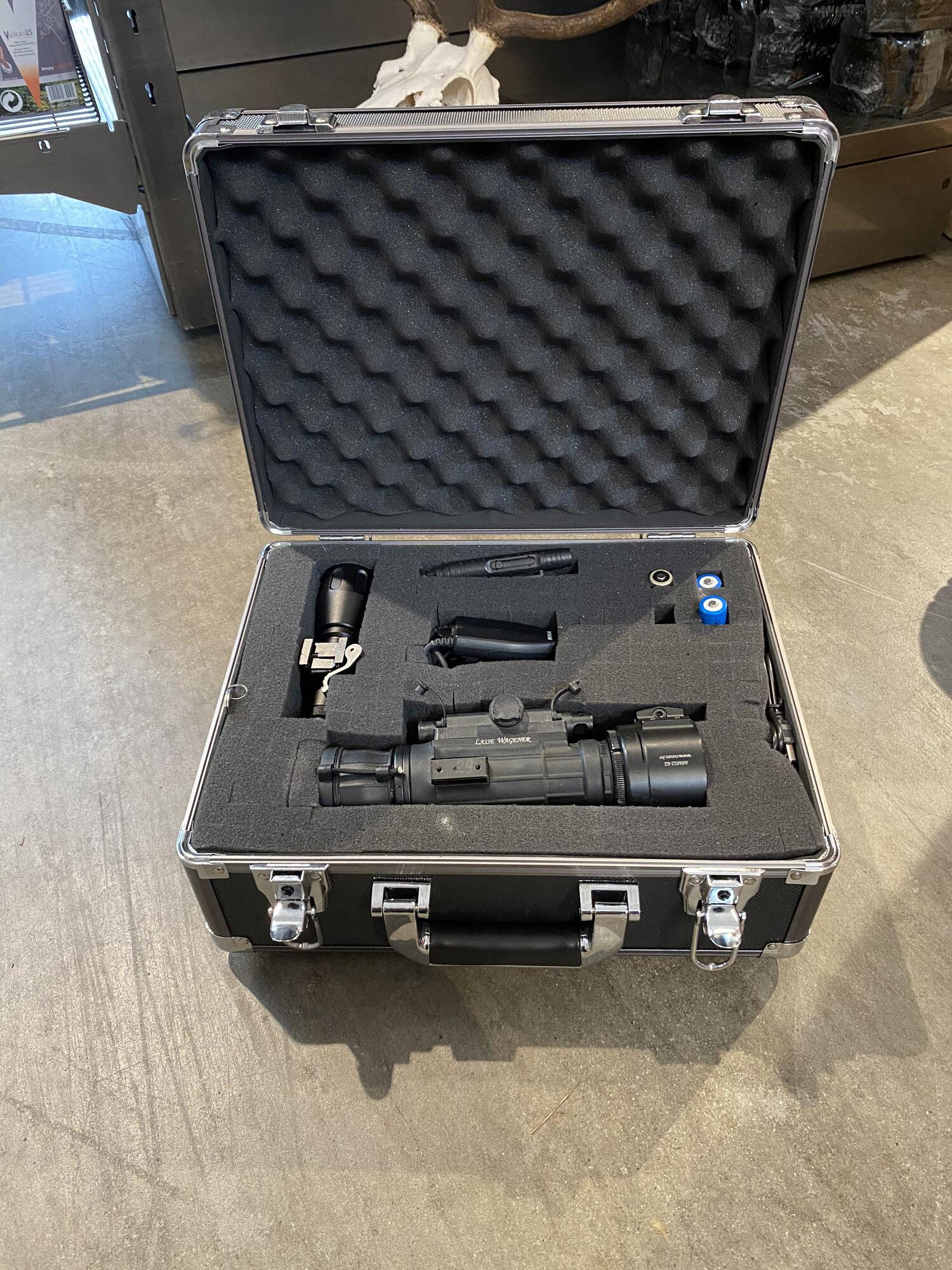 Beskyttelses kuffert aluminium med skum indlæg