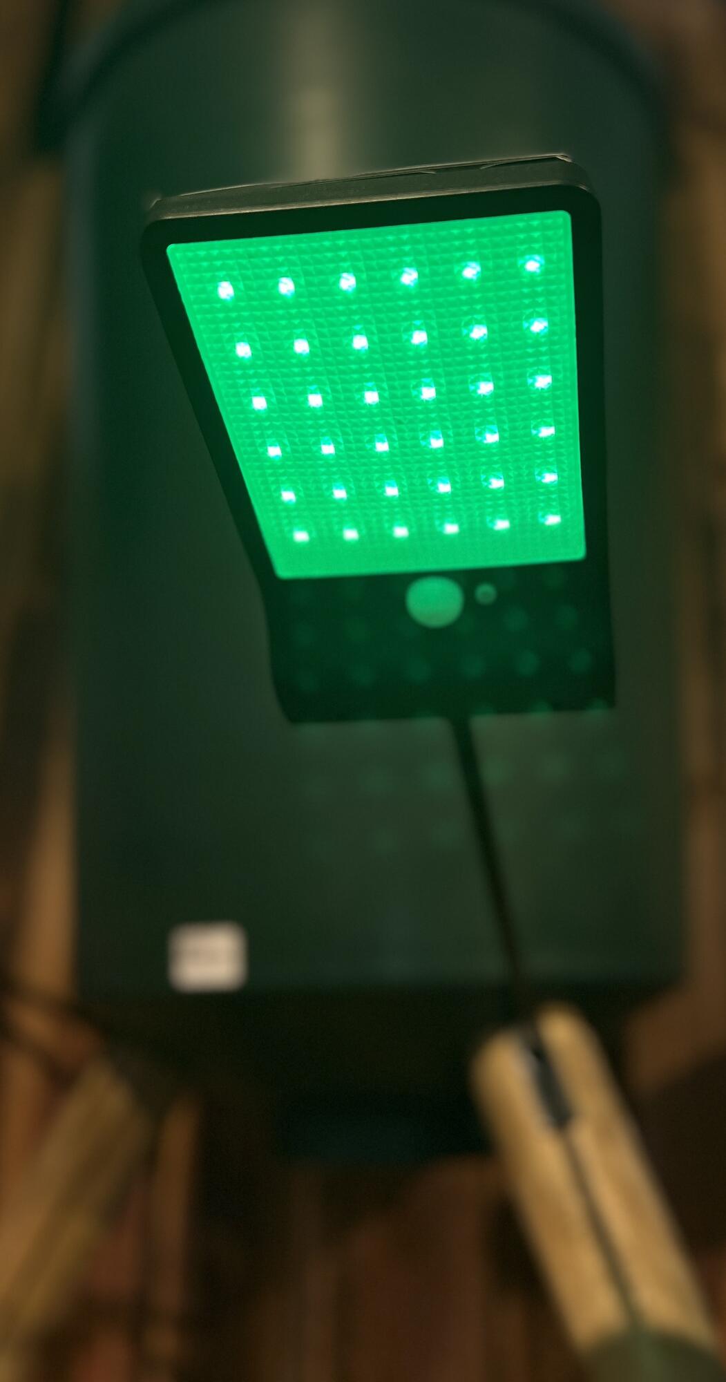 Lyssæt  inkl. solpanel, batteri og PIR sensor (Grøn)